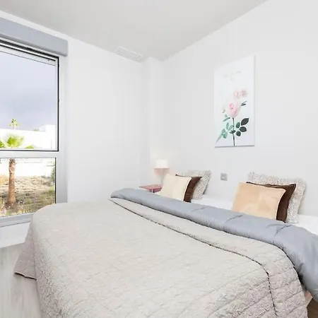 Апартаменты Perfect 3 Bed In Le Mirage With Seaview Rdr313